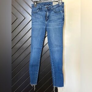 Siwy denim in mid rise. Size 27. Excellent condition.